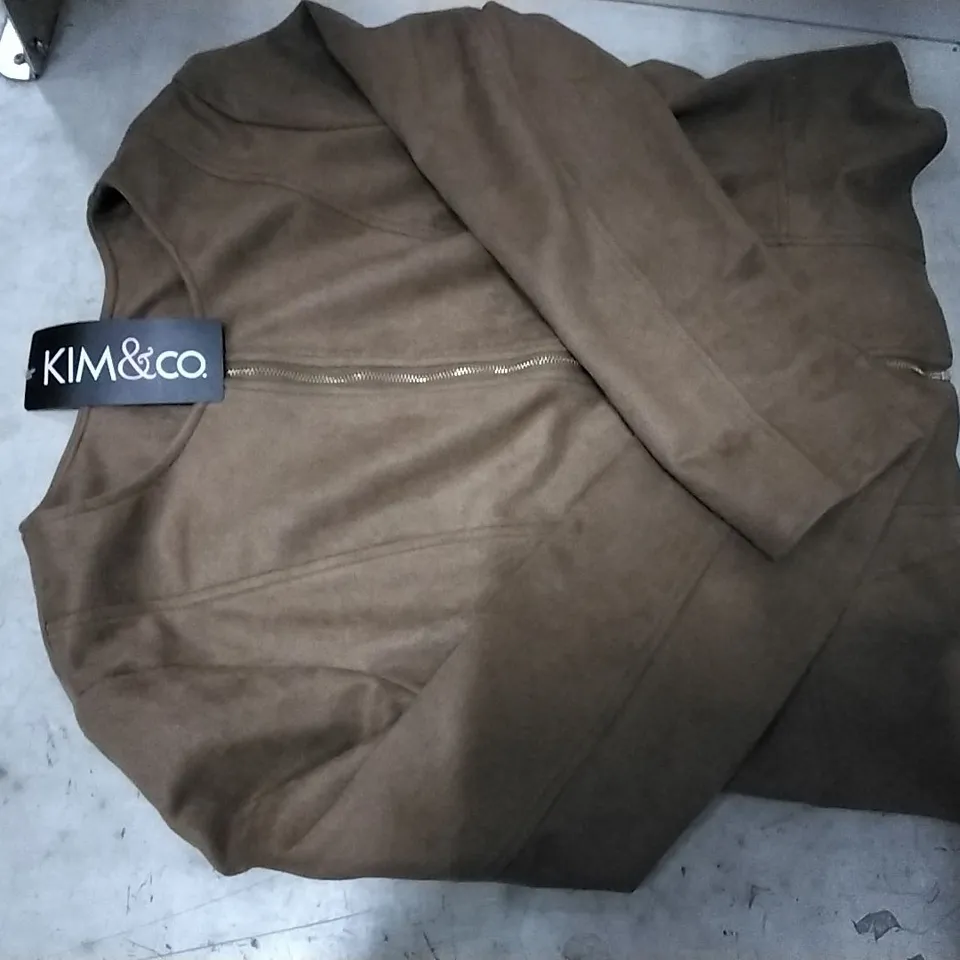 BOX CONTAINING 5 PCS BROWN JACKET SIZE XL AND 2 MARLA WAYNE RED JACKET SIZE XS 