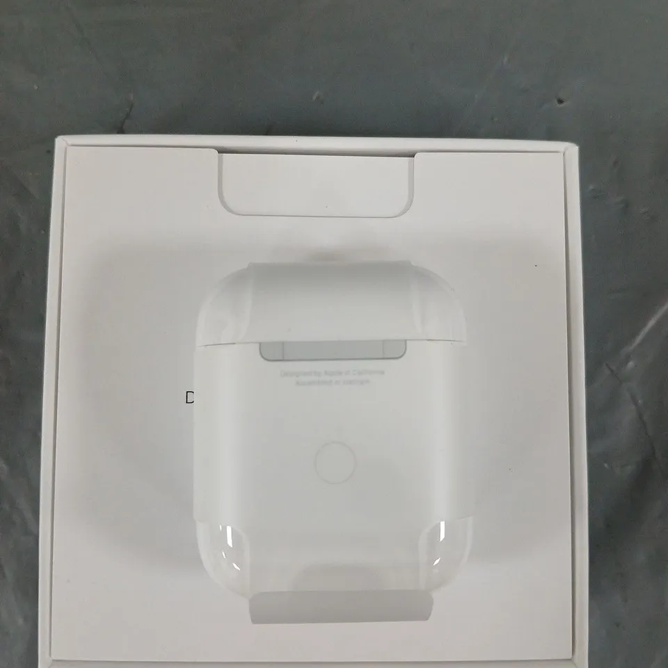 APLLE WIRELESS CHARGING CASE 
