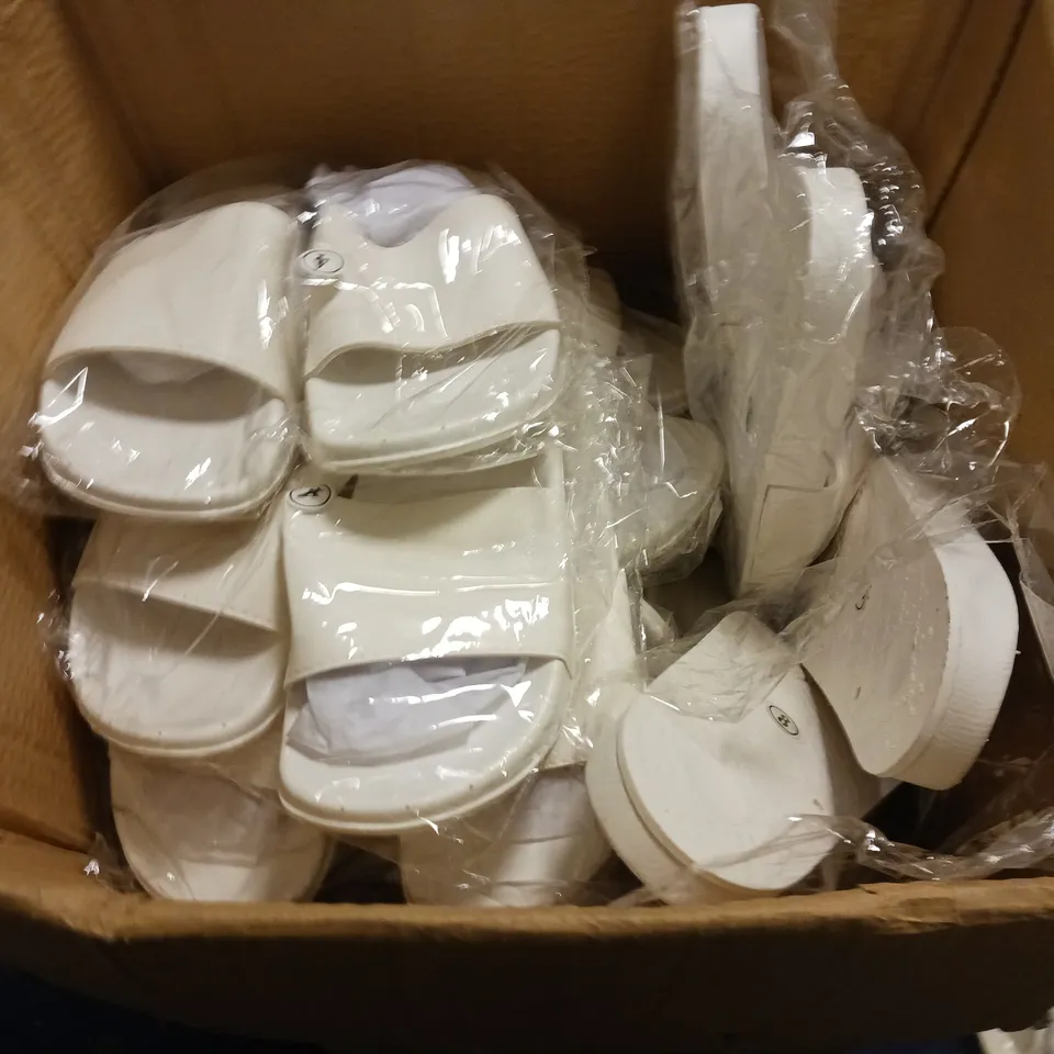 LOT OF 12 PAIRS OF WHITE LEATHER LOOK SLIDERS - VARIOUS SIZES