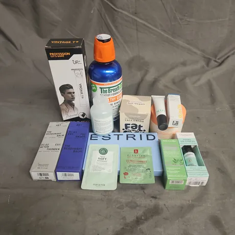 APPROXIMATELY 20 ASSORTED HEALTH & BEAUTY PRODUCTS TO INCLUDE - DAVINES MINU SHAMPOO - FAT COW WHIPPED TALLOW FACE CREAM - AKT DEODORANT BALM - ETC
