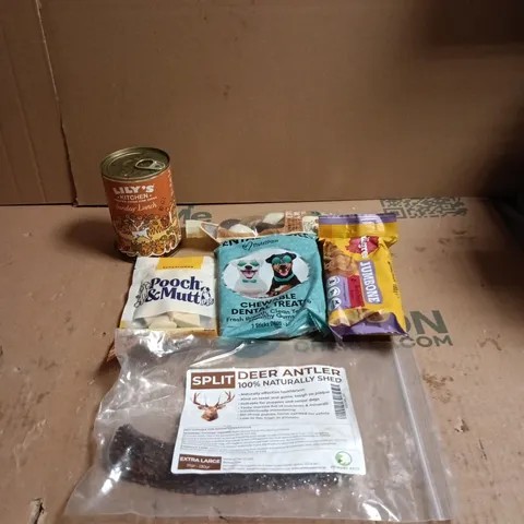 TOTE OF APPROXIMATELY 25 X ASSORTED DOG FOOD/RELATED ITEMS TO INCLUDE LILY'S KITCHEN, PEDIGREE JUMBONE, POOCH AND MUTT, SPLIT DEER ANTLER, NUTRIPAW DENTAL STICKS ETC