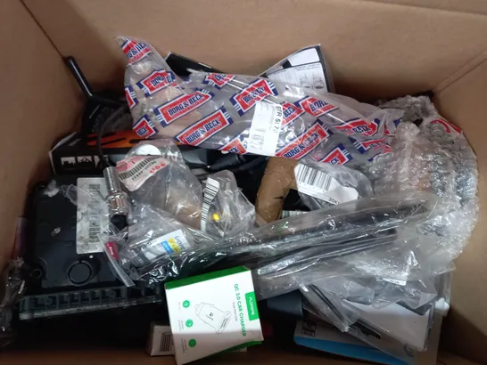 Lot 5047: BOX OF APPROXIMATELY 20 ASSORTED CAR AND VEHICLE PARTS AND ...
