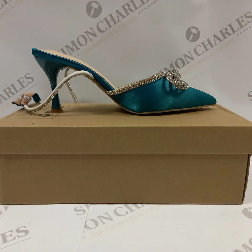 BOXED PAIR OF POINTED STILETTO HEEL SHOES UK SIZE 5.5 