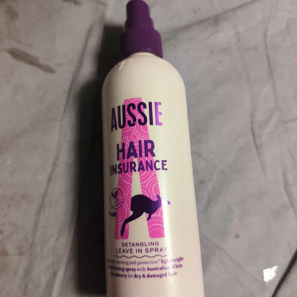 APPROXIMATELY 20 ASSORTED HEALTH & BEAUTY PRODUCTS INCLUDING AUSSIE HAIR DETANGLING SPRAY , SHOWER CAP AND CLARIFYING SHAMPOO 