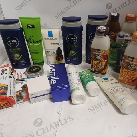APPROXIMATELY 20 ASSORTED HEALTH AND BEAUTY PRODUCTS INCLUDING HISMILE, NIVEA MEN, LA ROCHE-POSAY