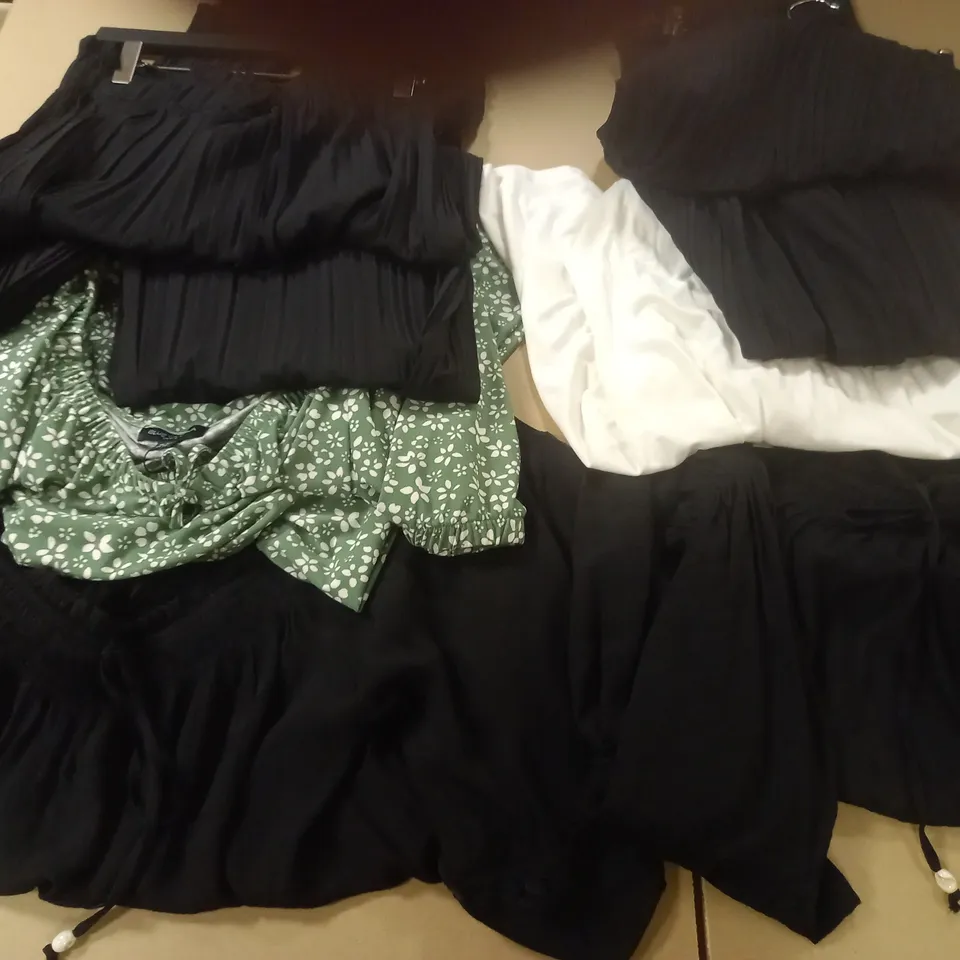 BOX OF APPROX 5 ASSORTED ITEMS OF BLUE VANILLA CLOTHING IN VARIOUS SIZES AND STYLES