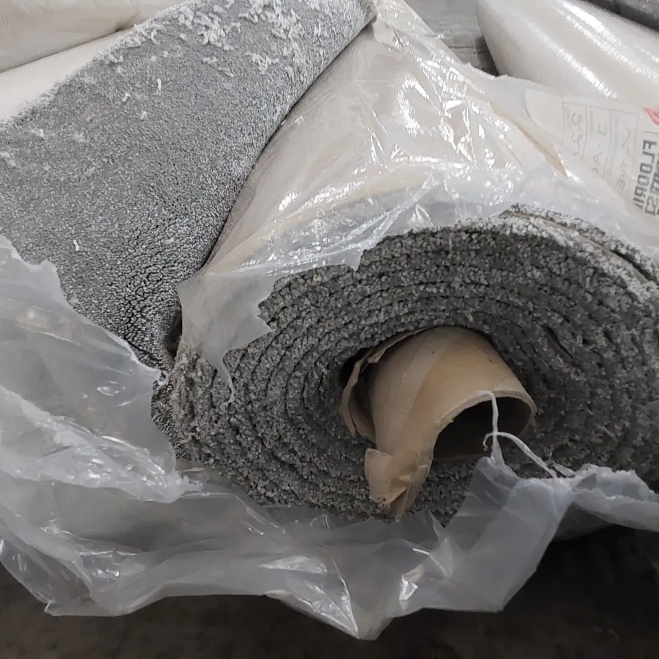 ROLL OF QUALITY ULTIMATE IMPRESSIONS FRILL CARPET // SIZE: APPROXIMATELY 7.1 X 4m