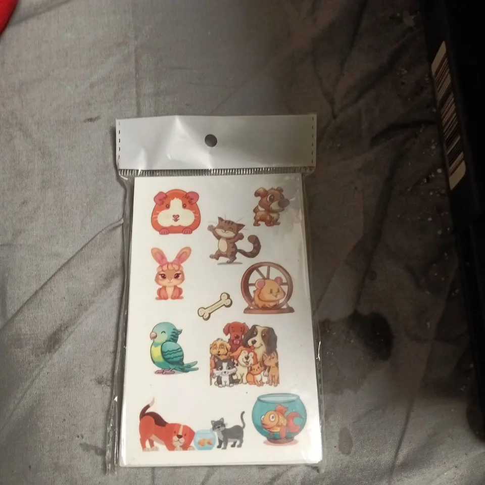 BOX OF APPROXIMATELY 20 ASSORTED TOYS INCLUDING WINNIE THE POOH BACK PACK , TEMPORAY TATTOO SAFARI TEETHING PALS 