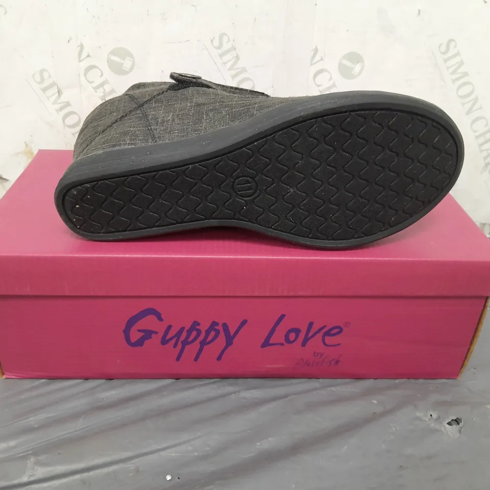 BOX OF APPROXIMATELY 6 PAIRS OF GUPPY LOVE WEDGED OPEN TOP SHOE - SIZE 43