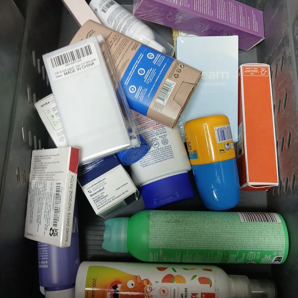 APPROXIMATEY 20 ASSORTED HEALTH AND BEAUTY PRODUCTS TO INCLUDE WELLBABY MULTIVITAMIN LIQUID, TCP LIQUID AND PRONAMEL JUNIOR TOOTHPASTE