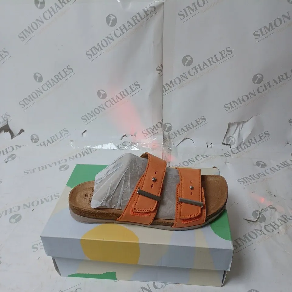 EARTH ORIGINS ADJUSTABLE STRAP SANDALS - PEACH- SIZE 5