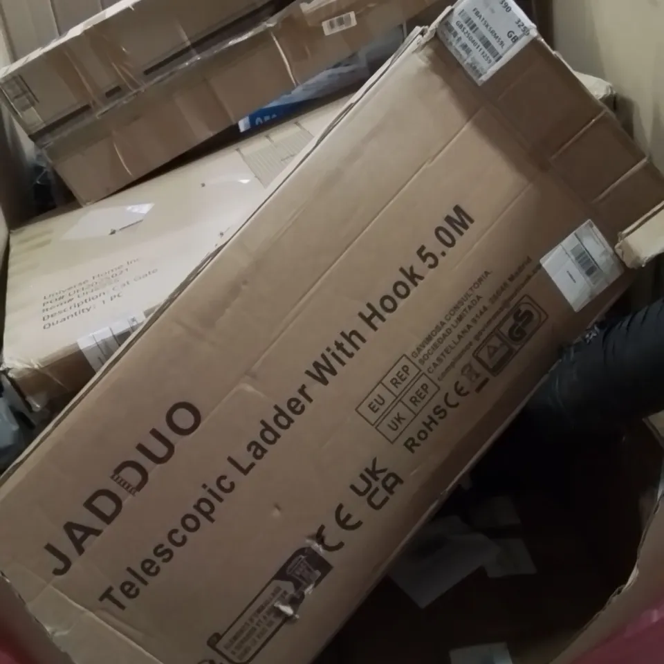 PALLET CONTAINING VARIOUS ASSORTED BOXED HOUSEHOLD ITEMS TO INCLUDE: WEED PROTECTION MEMBRANE, CEILING LIGHT, BOOSTER SEAT,  AND LOTS MORE UNMARKED BOXED ITEMS 