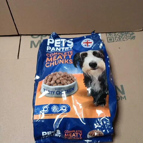 PETS PANTRY 2KG COMPLETE MEATY CHUNKS WITH TASTY CHICKEN