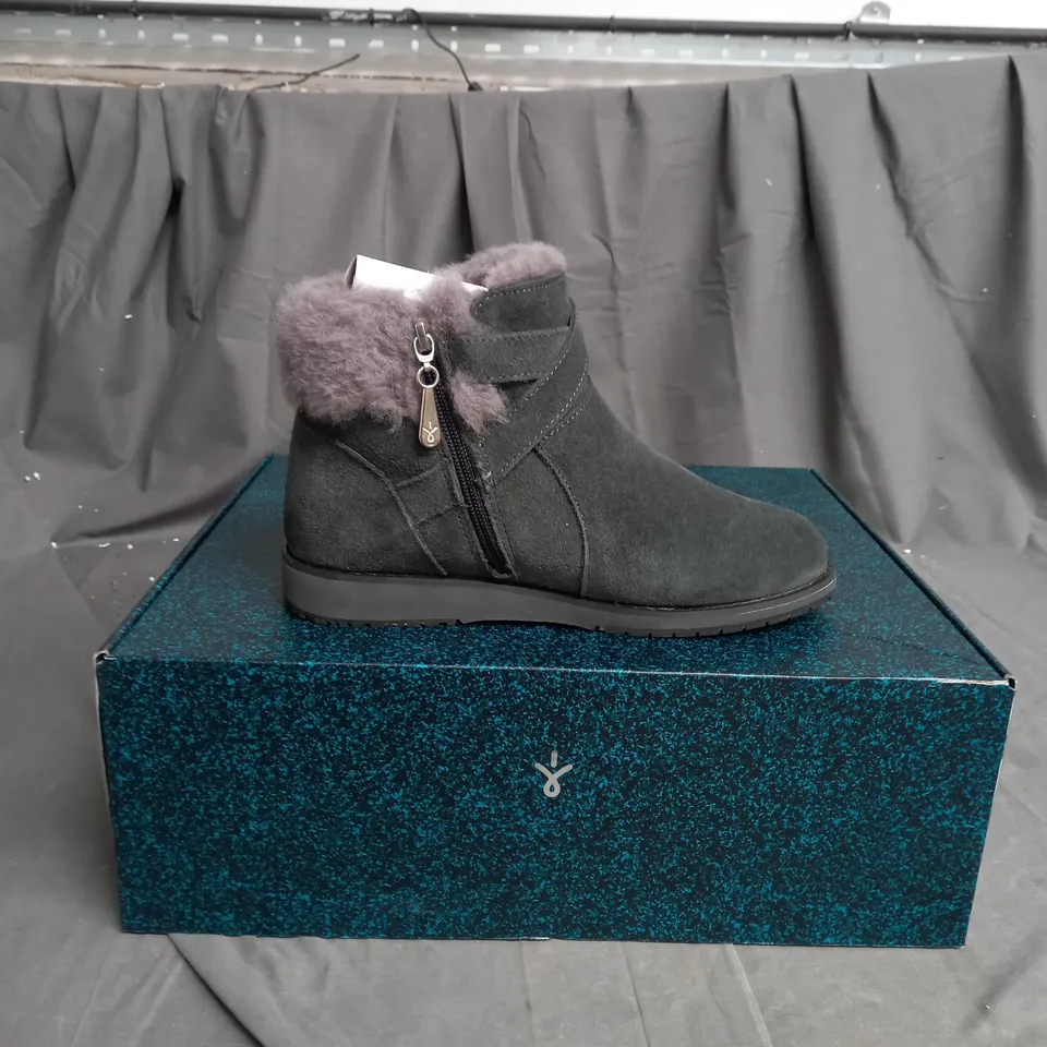 EMU MERAK SUEDE BOOTS SIZE 5