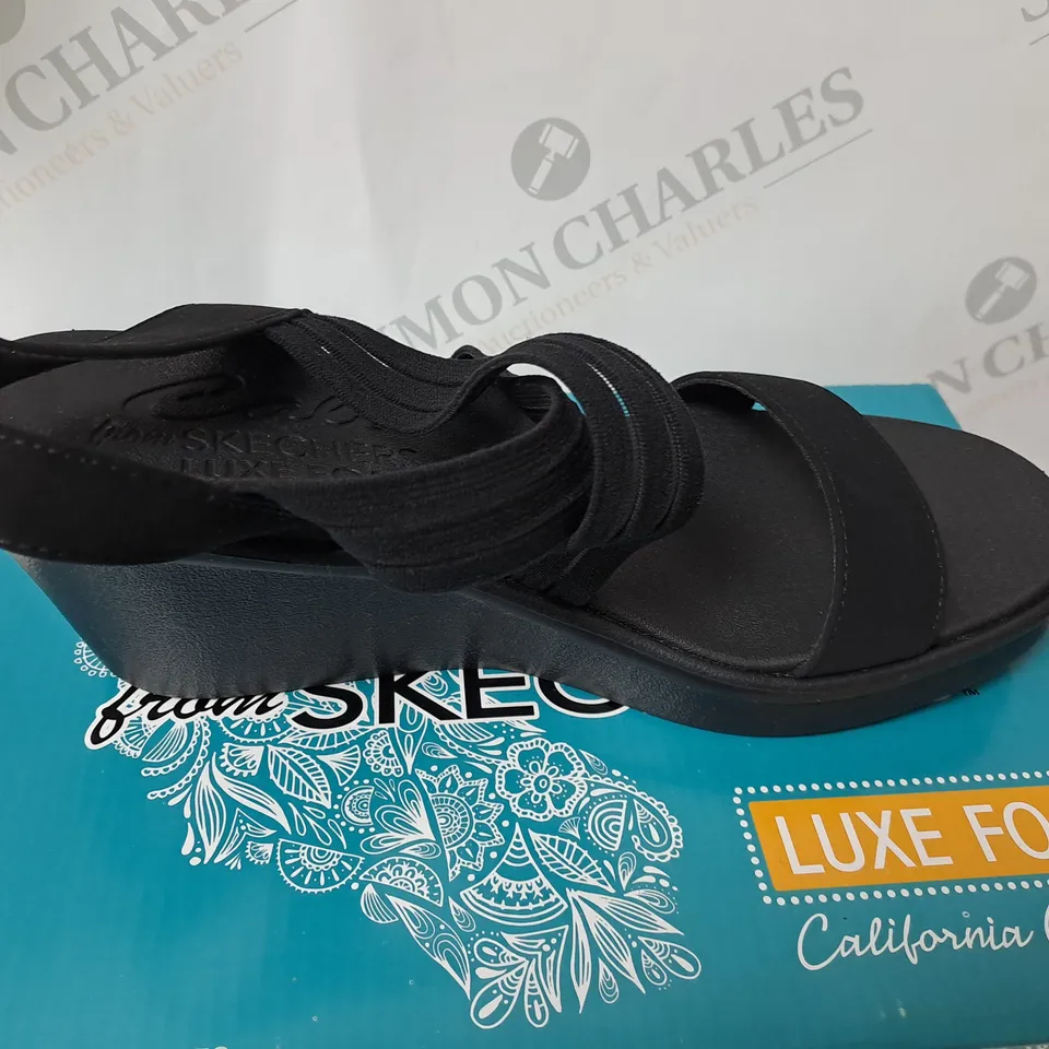 BOXED CALI FROM SKETCHERS IN BLACK SIZE 7 