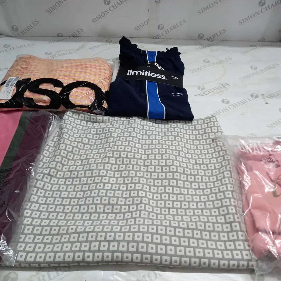 LARGE QUANTITY OF CLOTHING ITEMS TO INCLUDE , SWEATERS, JEANS, T-SHIRTS, ETC