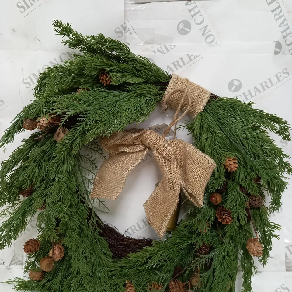 BELL & ACORN WREATH 