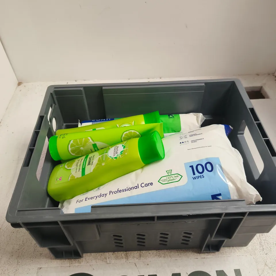 TOTE OF APPROXIMATELY 10 ASSORTED BEAUTY PRODUCTS INCLUDING CONTI CLEANSING DRY WIPES, HERBAL ESSENCES SHAMPOO AND HERBAL ESSENCES CONDITIONER