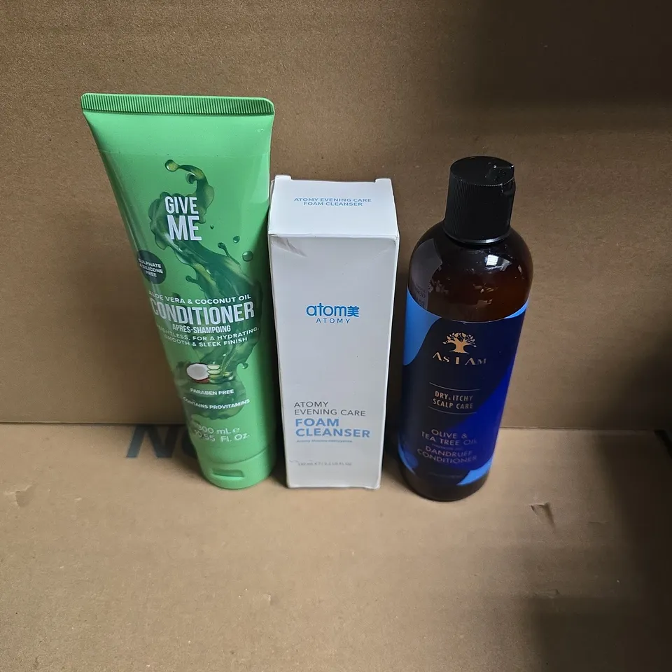 APPROXIMATELY 15 ASSORTED HEALTH & BEAUTY PRODUCTS TO INCLUDE GIVE ME CONDITIONER, AS I AM CONDITIONER, ATOMY FOAM CLEANSER ETC - COLLECTION ONLY