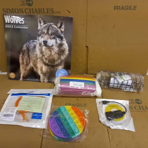 BOX OF APPROX 15 ASSORTED ITEMS TO INCLUDE ASSORTED 2022 CALENDARS, FACE MASKS, ETHERNET CABLE