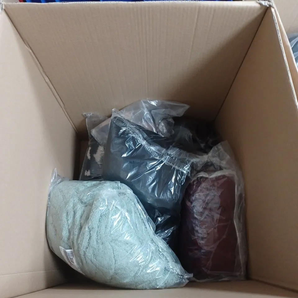 APPROXIMATELY 10 LADIES CLOTHING ITEMS ASSORTED COLOURS, SIZES AND STYLES