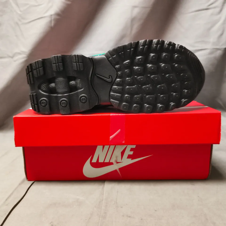 BOXED PAIR OF NIKE AIR MAX DN SHOES IN BLACK SIZE UK 2.5