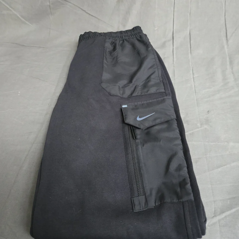 NIKE CASUAL TRACKSUIT BOTTOMS SIZE XL - KIDS