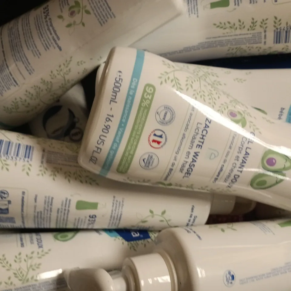 APPROXIMATELY 12 ASSORTED COSMETIC ITEMS TO INCLUDE GARNIER, MUSTELA, ETC - COLLECTION ONLY