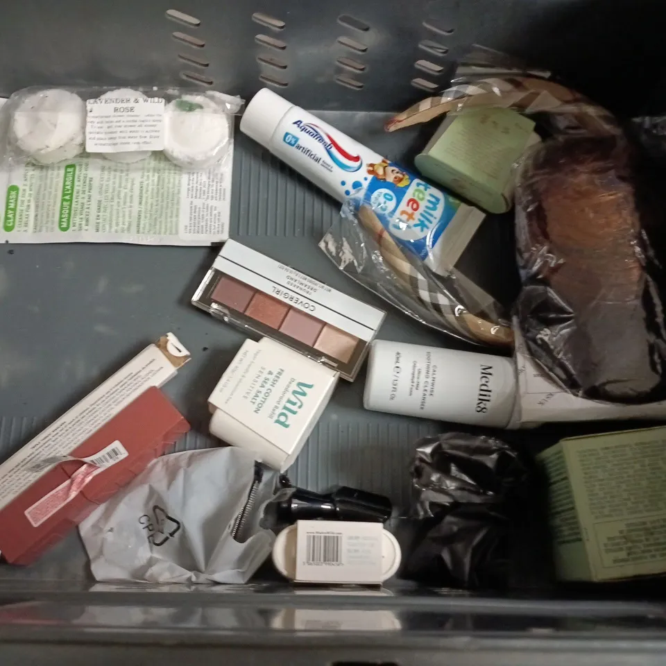 LOT OF APPROXIMATELY 20 ASSORTED HEALTH AND BEAUTY ITEMS TO INCLUDE MEDIK8, BIODANCE AND DR SQUATCH