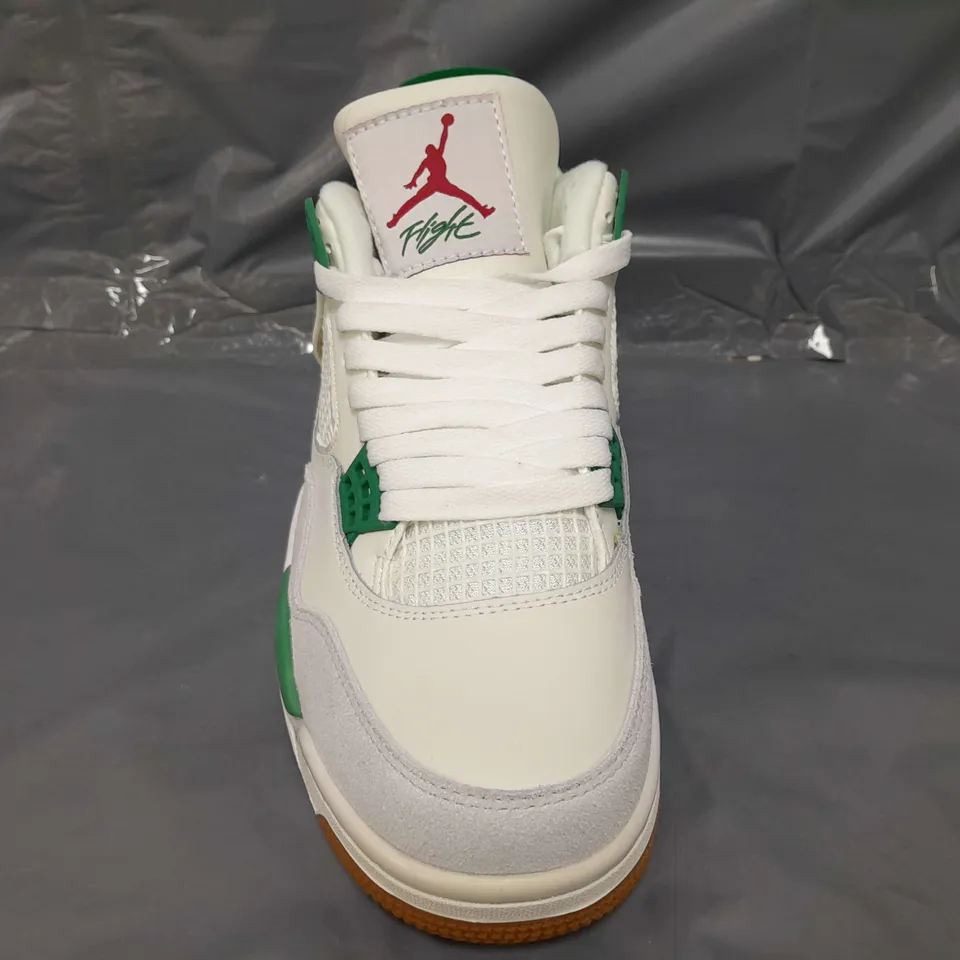 BOXED PAIR OF NIKE AIR JORDAN 4 RETRO SHOES IN SAIL/WHITE/GREEN UK SIZE 8