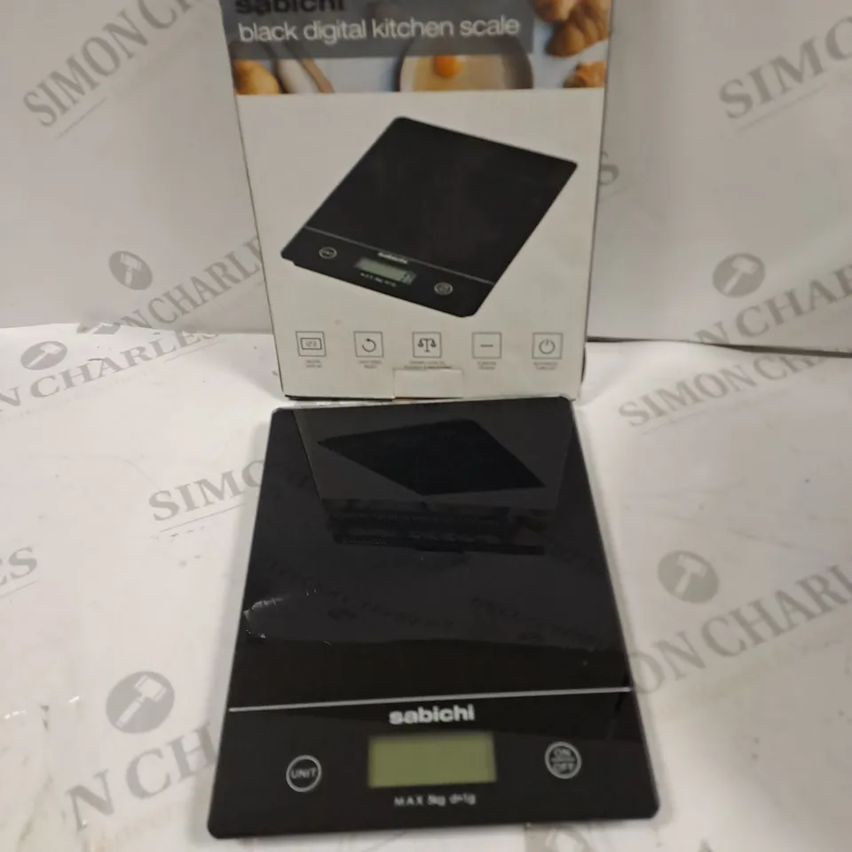 BOX OF 5 ASSORTED ITEMS TO INCLUDE UNDER ARMOUR HEADBANDS, KITCHEN SCALES, BBQ COOKING PLATE 