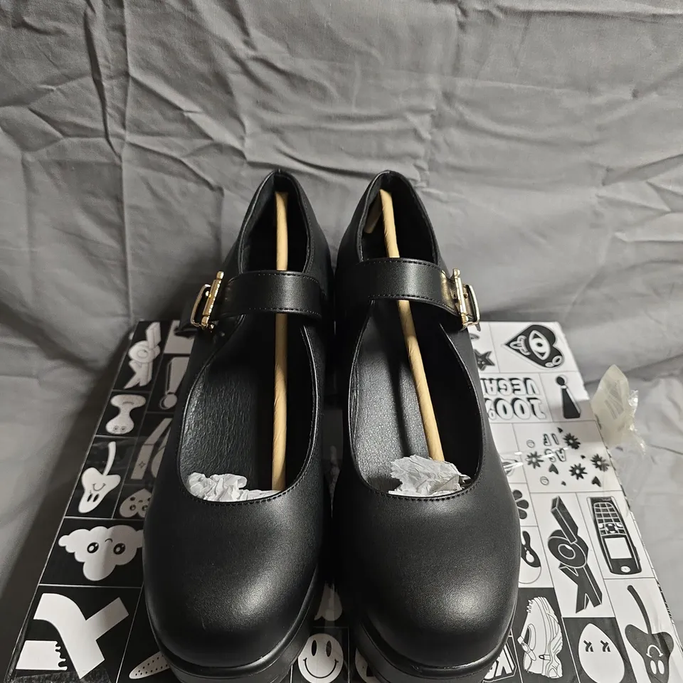 BOXED PAIR OF KOI FOOTWEAR TIRA MARY SHOES - UK SIZE 7