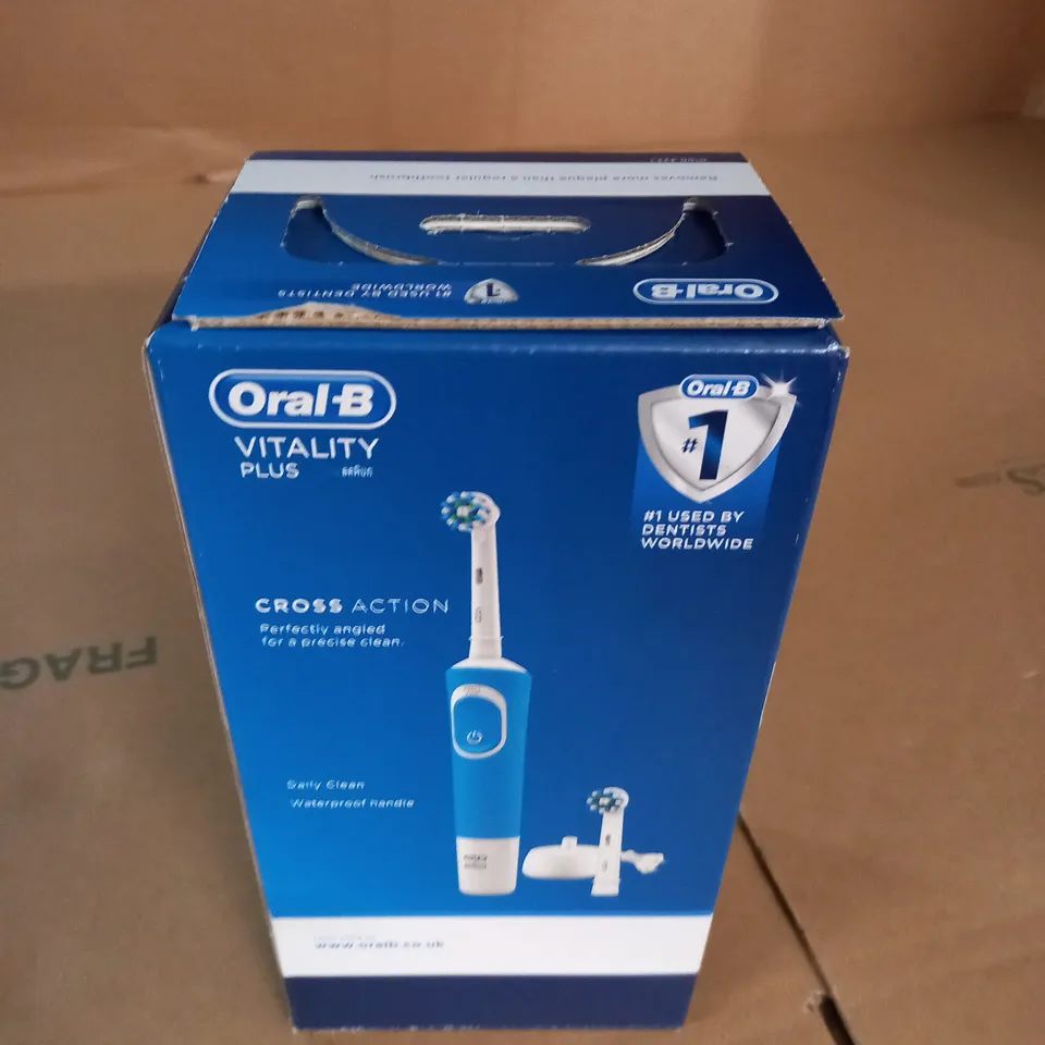 BOXED ORAL-B VITALITY PLUS CROSS ACTION TOOTHBRUSH