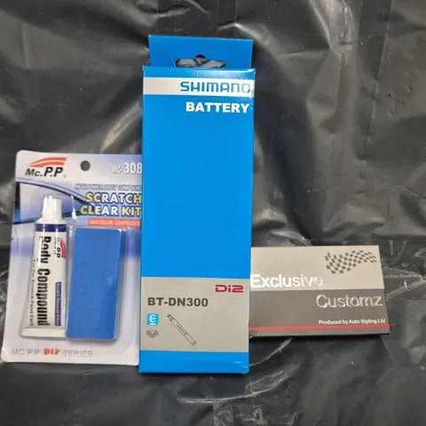 APPROXIMATELY 10 ASSORTED VEHICLE PARTS AND ACCESSORIES TO INCLUDE SCRATCH CLEAR KIT, SHIMANO BATTERY, ETC - COLLECTION ONLY