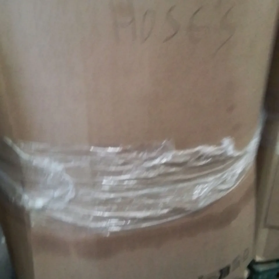 PALLET CONTAINING A LARGE QUANTITY OF HOSES