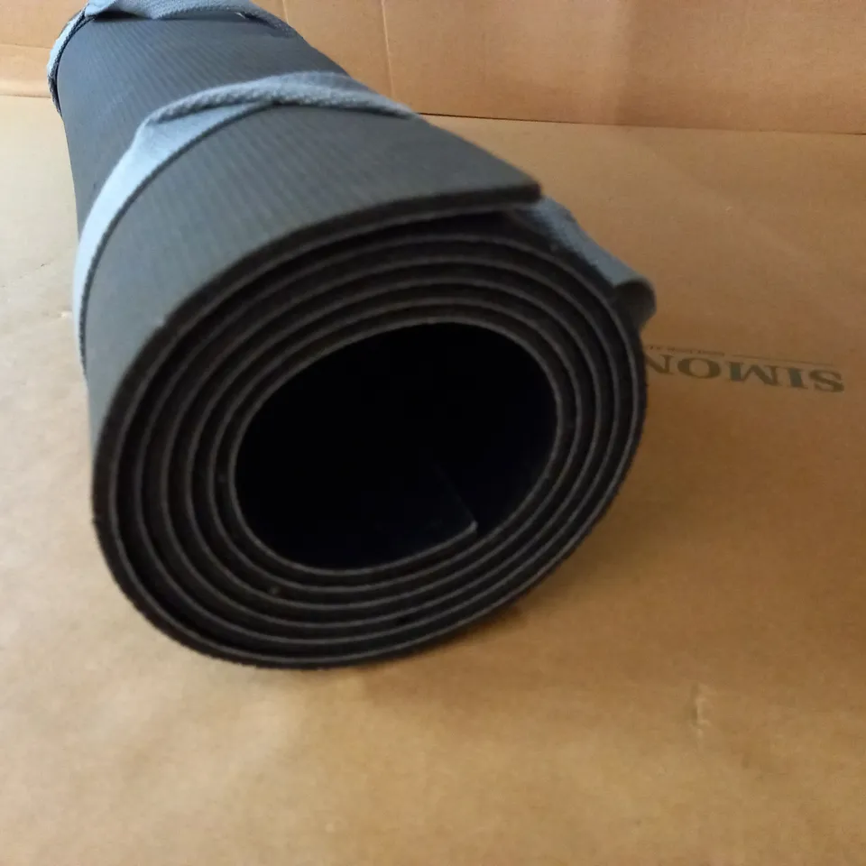 GREY PROTECTIVE MAT - 66CM X UNSPECIFIED