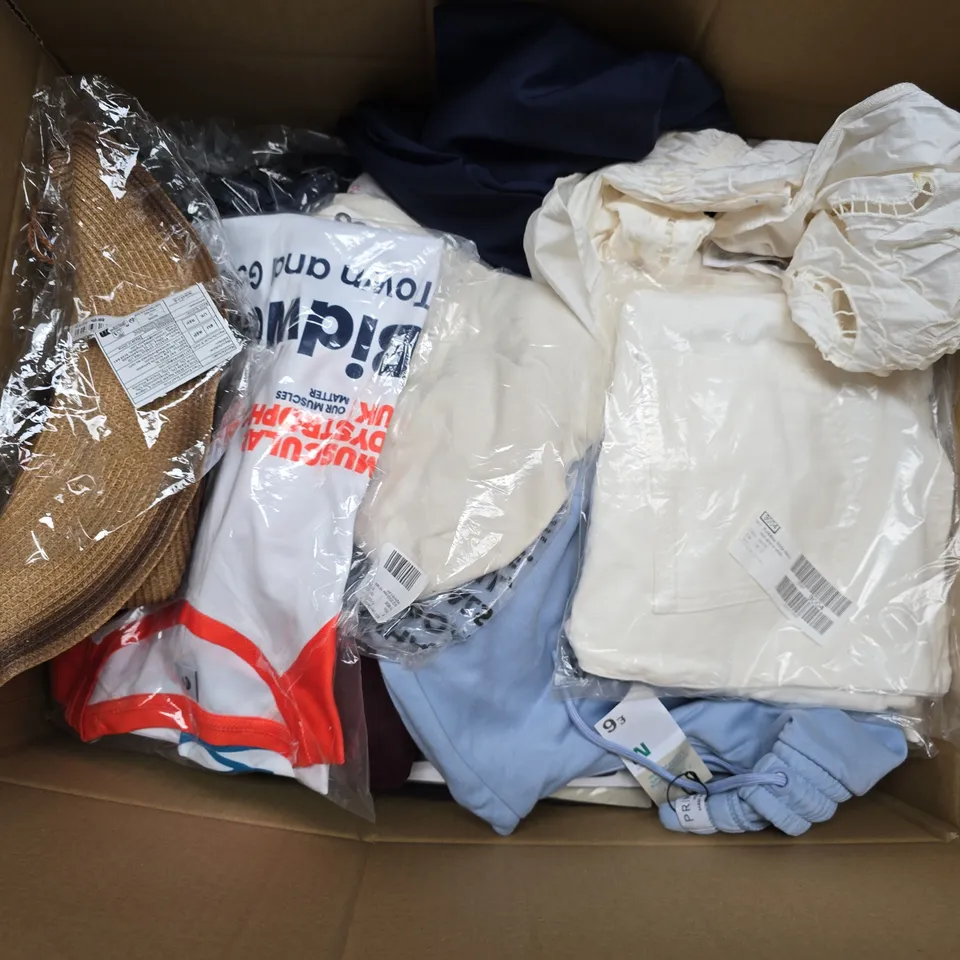 APPROXIMATELY 40 ASSORTED CLOTHING ITEMS IN VARIOUS SIZES, STYLES & COLOURS TO INCLUDE BOTTOMS, T-SHIRTS, HOODIES, ETC - COLLECTION ONLY