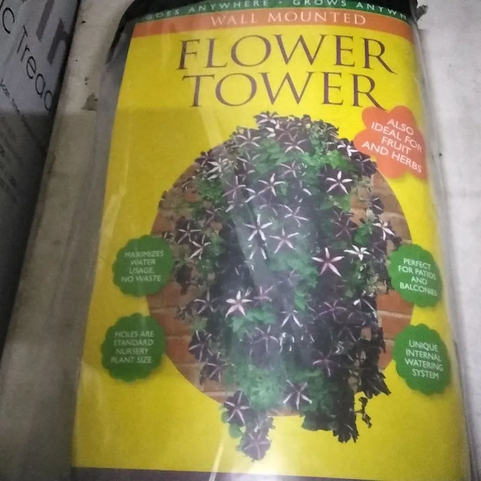 PLASTIC WALL PLANTER 