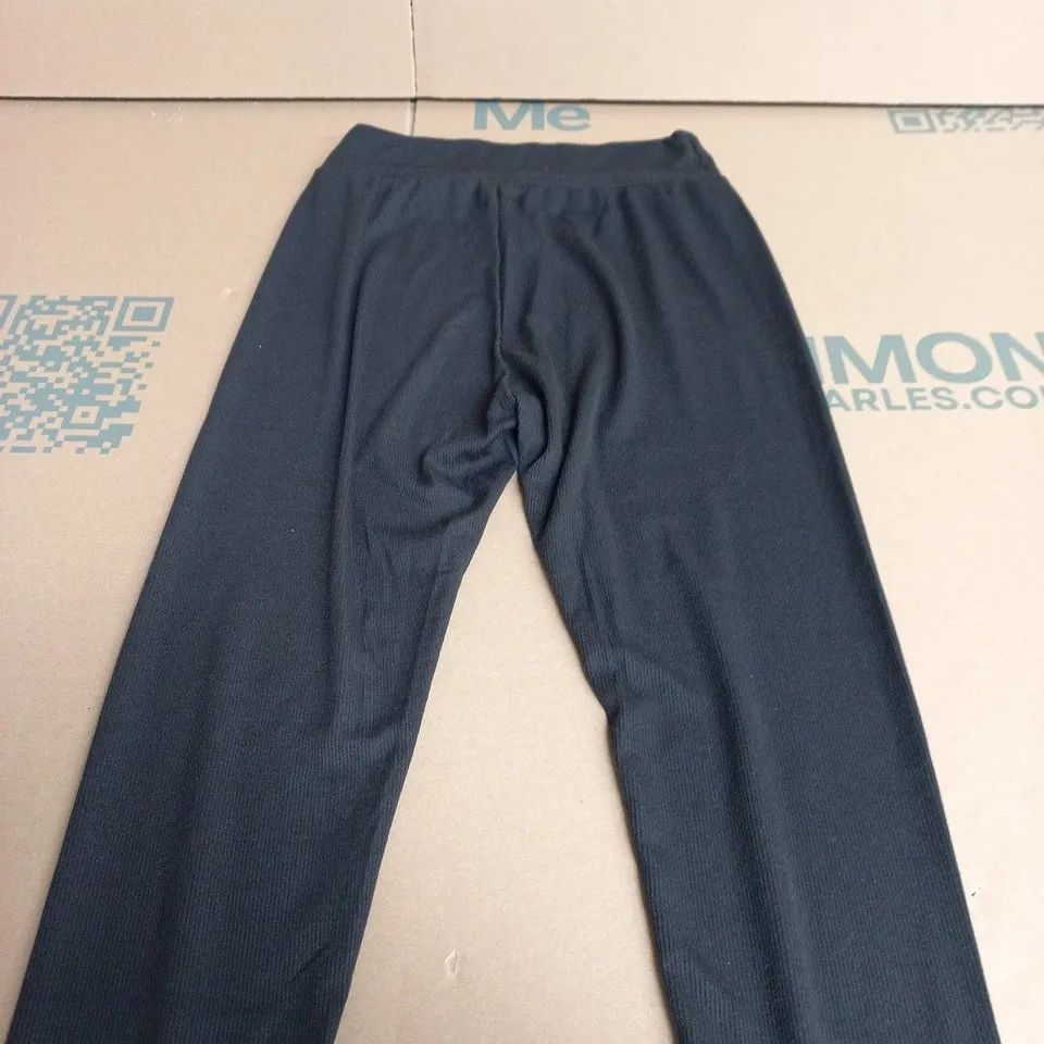 BLACK HOODED SWEATSHIRT WITH MATCHING JOGGERS SET