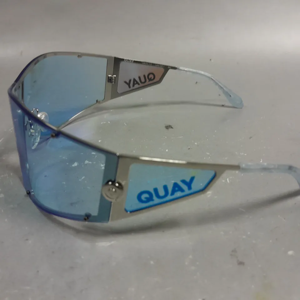 PAIR OF QUAY DIGITAL DAZE BLASSES IN CASE