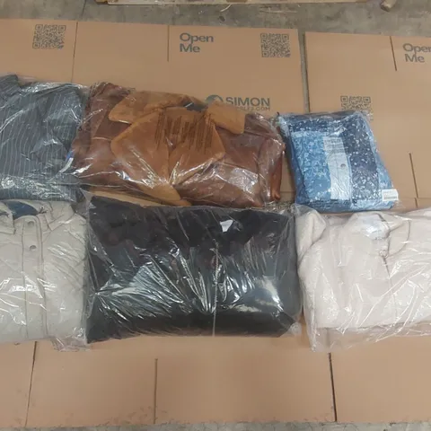 PALLET CONTAINING APPROXIMATELY 100x BRAND NEW ASSORTED DESIGNER CLOTHING ITEMS INCLUDING: JD WILLIAMS JACKETS, SIMPLY BE JACKETS, SIMPLY BE BLAZER ECT