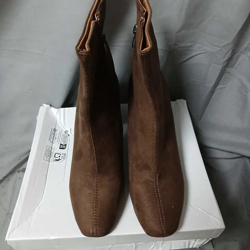 BROWN SUEDE ANKLE BOOTS – UK 7 (EU 40)