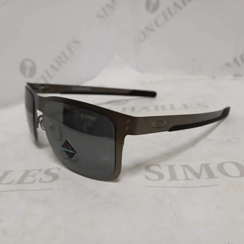 OAKLEY SQUARE BLACK SUNGLASSES RRP £207