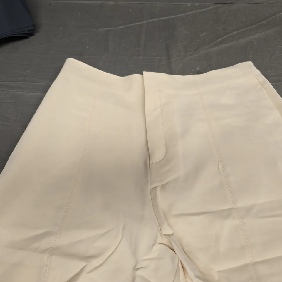MANGO SHORT PANTS SIZE EUR 42