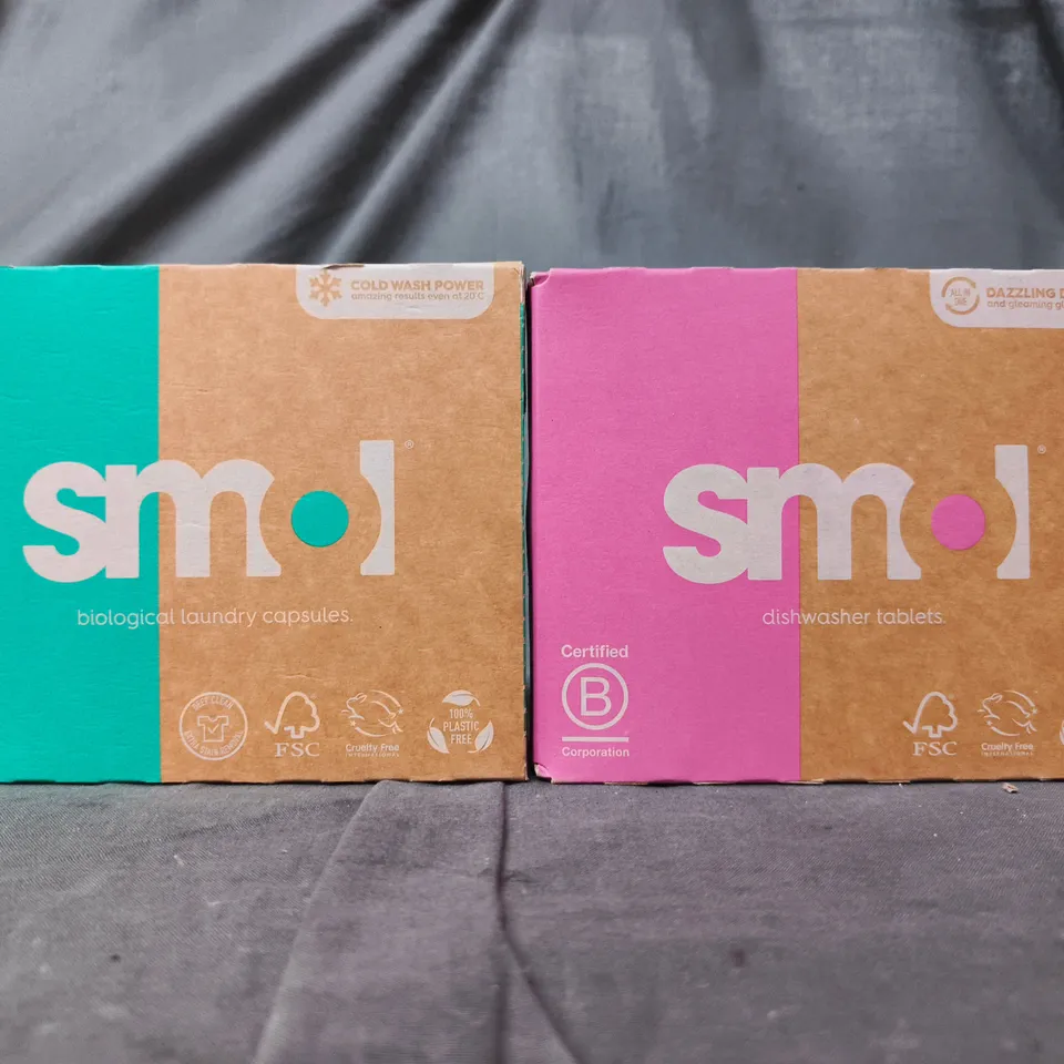 APPROXIMATELY 8 ASSORTED HOUSEHOLD ITEMS TO INCLUDE SMOL BIOLOGICAL LAUNDRY CAPSULES, ETC