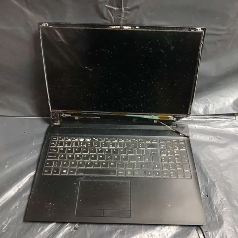 MEDION ERAZER NOTEBOOK-PC P15609 (DAMAGED)