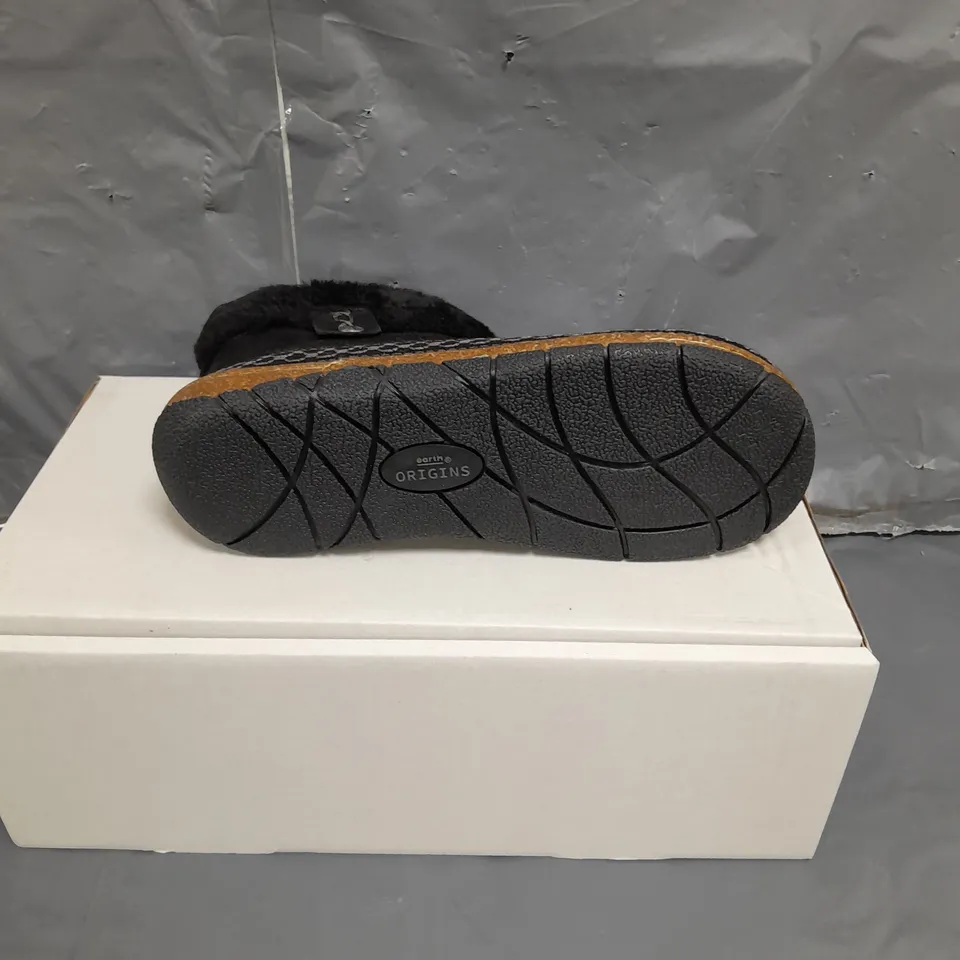 BOXED PAIR OF EARTH ORIGINALS EMMALYN BOOTIES IN BLACK SIZE 5