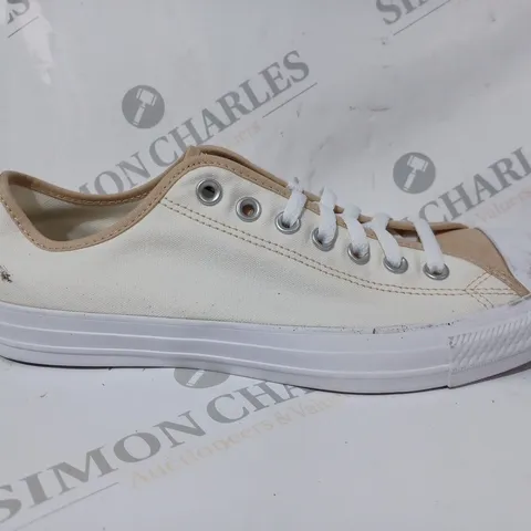 PAIR OF CONVERSE CANVAS SHOES IN BEIGE/SAND UK SIZE 9.5