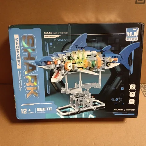 MACHINERY SHARK MECHANICAL MODEL KIT – 687 PIECES 