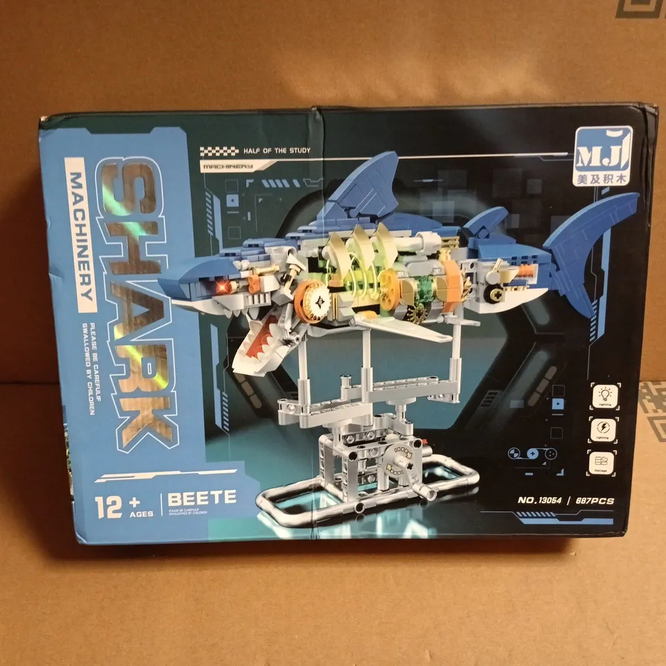 MACHINERY SHARK MECHANICAL MODEL KIT – 687 PIECES 